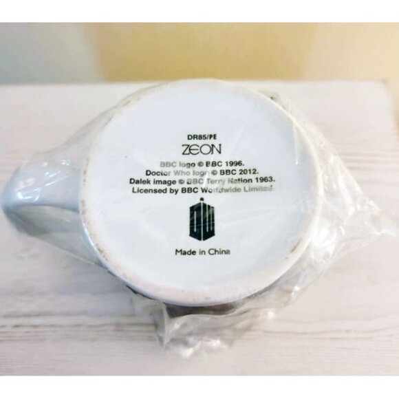 Dr Who Heat Sensitive Coffee Mug Color Changing Dalek Skeleton Doctor BBC NIP - Picture 10 of 12